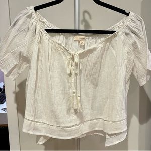 Onetheland Women’s White Striped Short Sleeve Off Shoulder Shirt Blouse M Top.